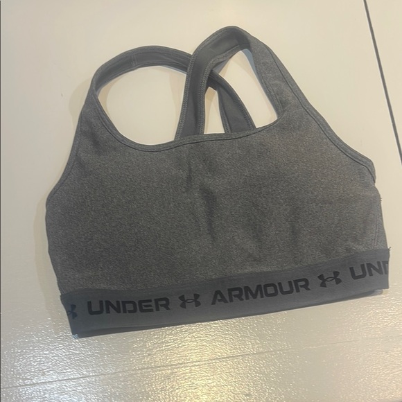 Under Armour crisscross bra with removable pads, size medium - Picture 1 of 4